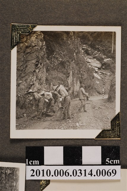 東西橫貫公路衡山隧道附近工作照 (共4張)