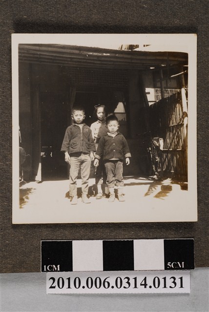 三童黑白合照 (共2張)