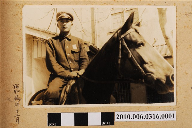 昭和十七年十二月男子獨照 (共1張)