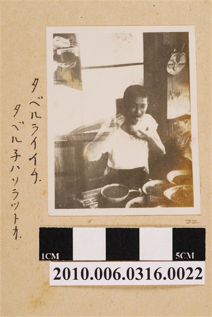 男子用餐中 (共1張)