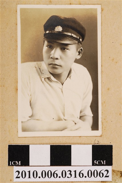 男子獨照 (共1張)