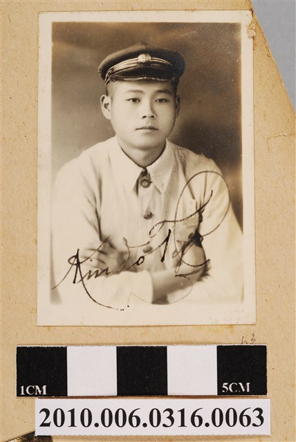 男子獨照 (共1張)