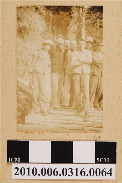 七人合照 (共1張)