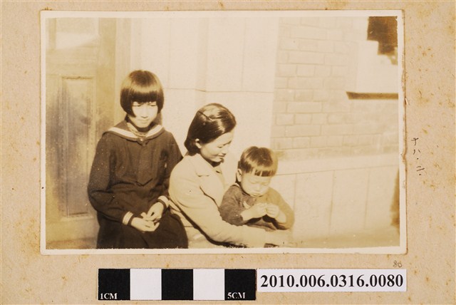 昭和十八年二月三人合照 (共1張)