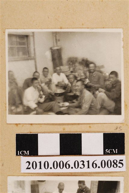 九人用餐照 (共1張)