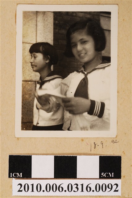 昭和18年9月兩女側拍照 (共1張)