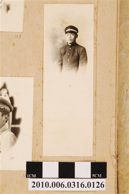 男子獨照 (共1張)