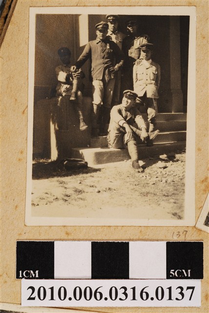 六人合照 (共1張)