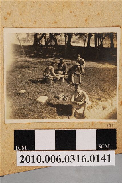 五人剪影 (共1張)