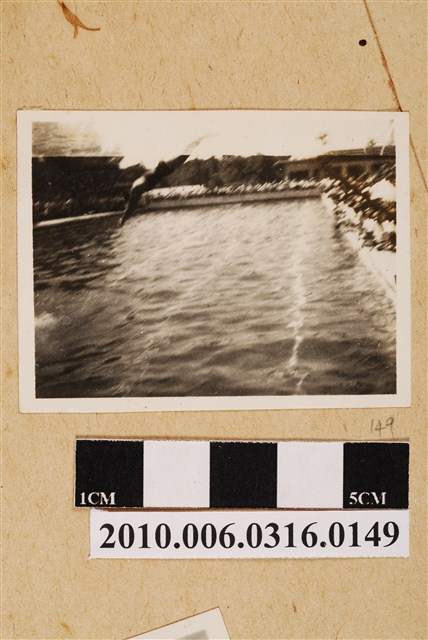 入水身影 (共1張)