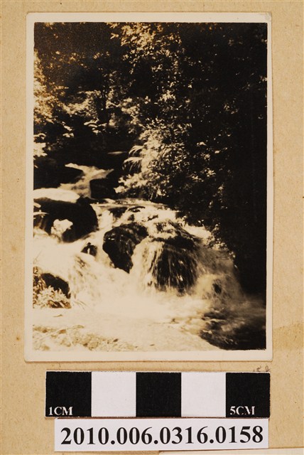 瀑布一景 (共1張)