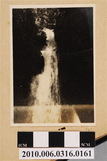 瀑布一景 (共1張)