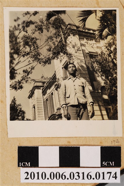 男子獨照 (共1張)