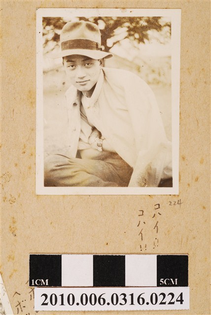 男子獨照 (共1張)