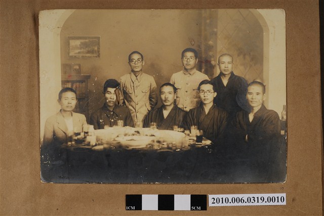 八人合照 (共1張)