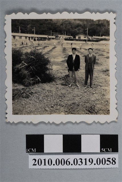 兩男合照 (共2張)