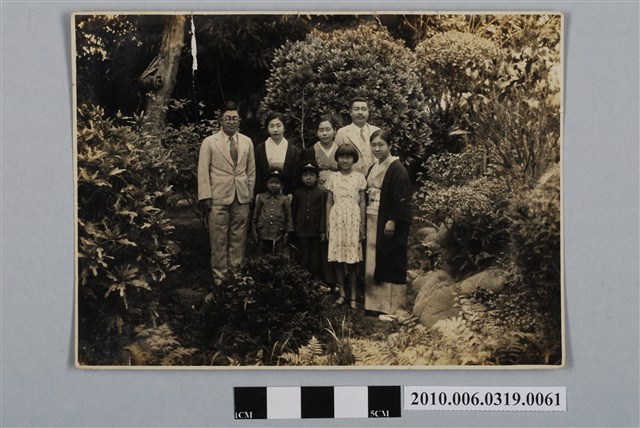 八人合照 (共2張)