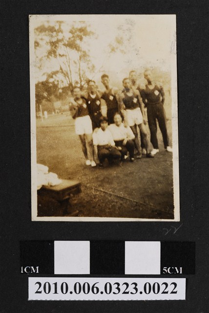 廖漢水等8人合照 (共1張)