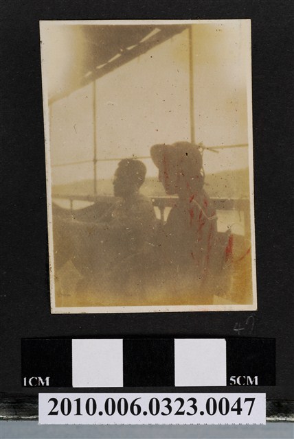 2人側照 (共1張)