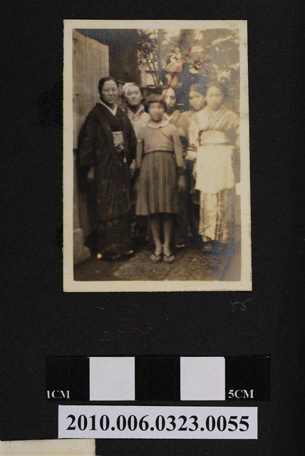 6人於一心館合照 (共1張)