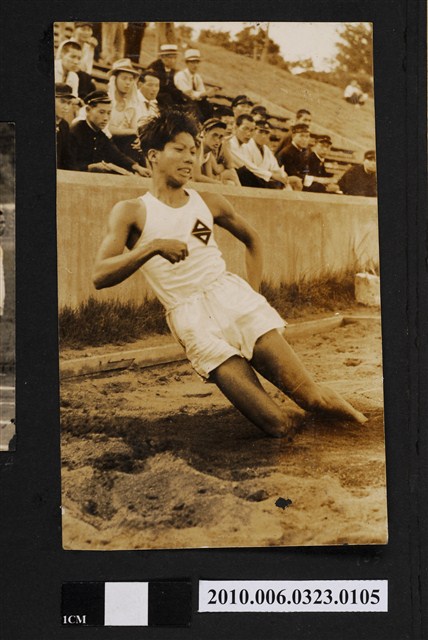 男子跳遠照 (共2張)