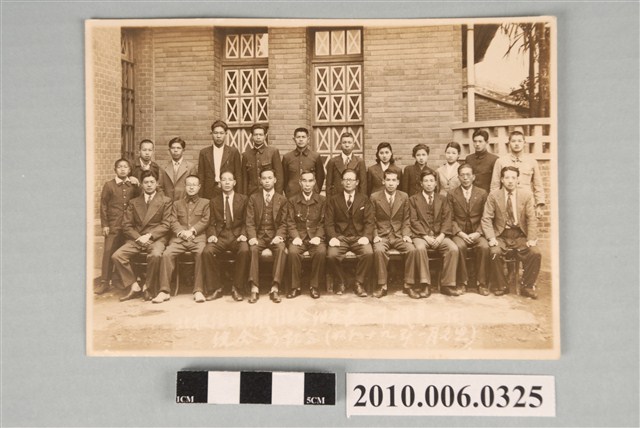 北投信販購利總會組會長以下職員一團留影紀念照 (共2張)