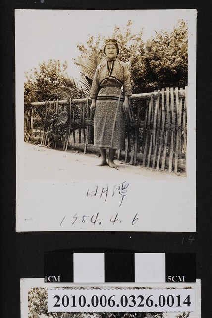 女子於日月潭獨照 (共1張)