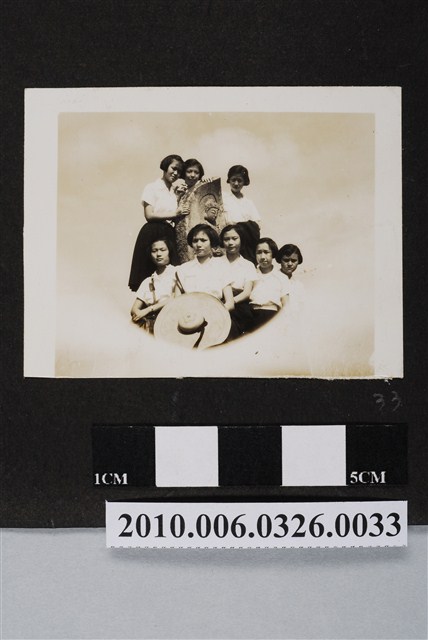 八人合照 (共1張)