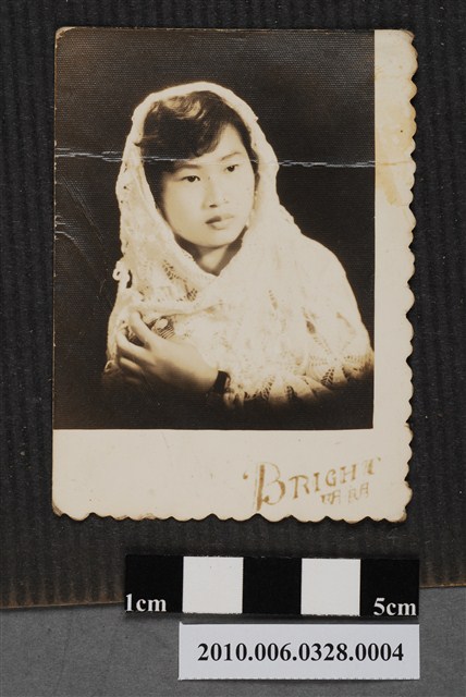 女子獨照 (共2張)