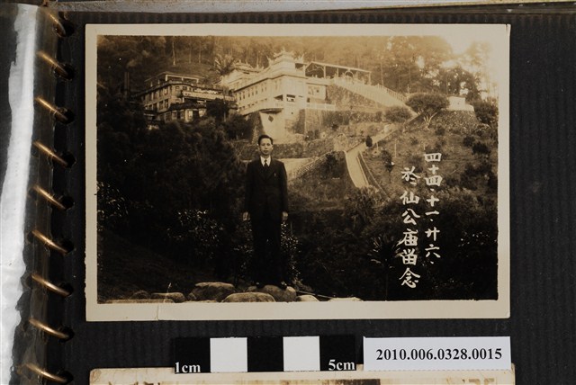 男子於指南宮獨照 (共2張)