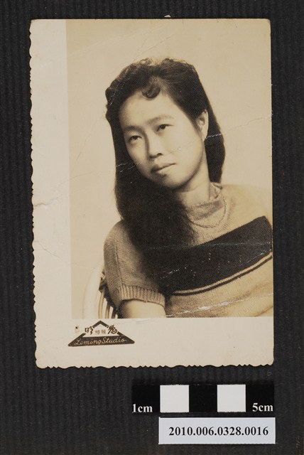 女子獨照 (共2張)
