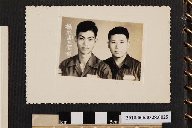 2名男子於鳳山合照 (共2張)