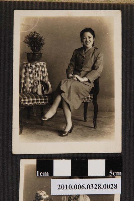 女子獨照 (共2張)