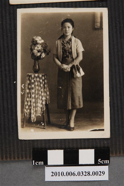 女子獨照 (共2張)