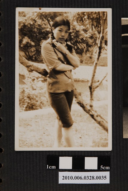 女子獨照 (共2張)