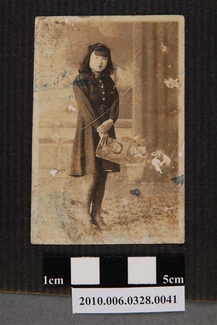 女子獨照 (共2張)