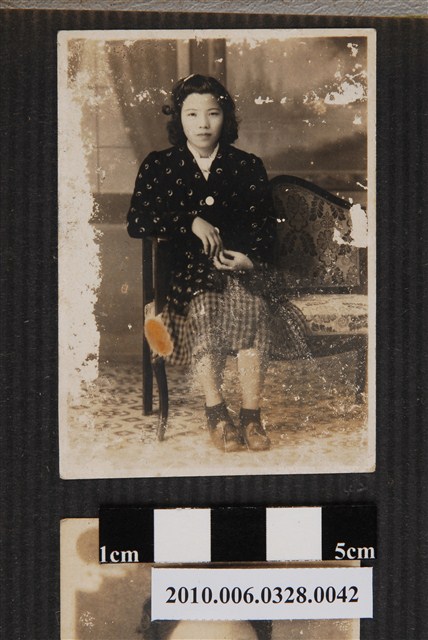 女子獨照 (共2張)