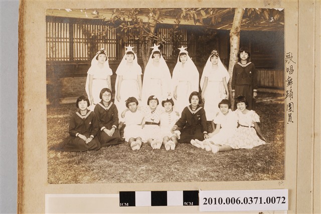 歌唱舞踊團員合照 (共1張)