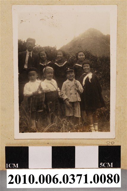 八人合照 (共1張)