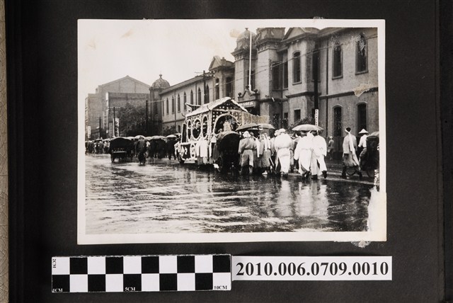 江母黃太夫人告別式隊伍2 (共1張)