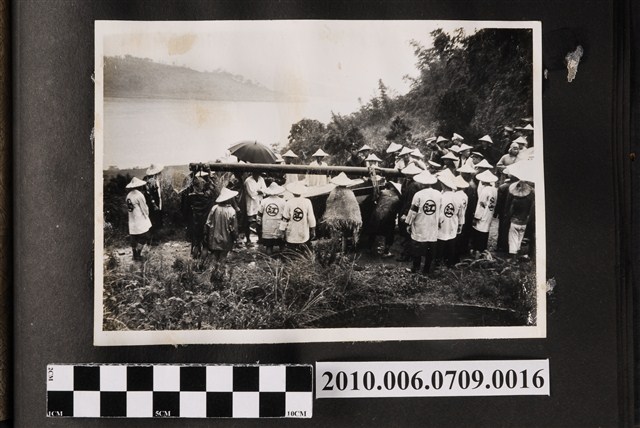 江母黃太夫人告別式棺木入土2 (共1張)