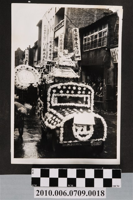 江母黃太夫人告別式靈車3 (共1張)