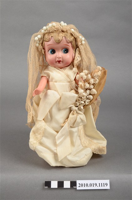 金髮藍眼新娘玩偶 (共9張)