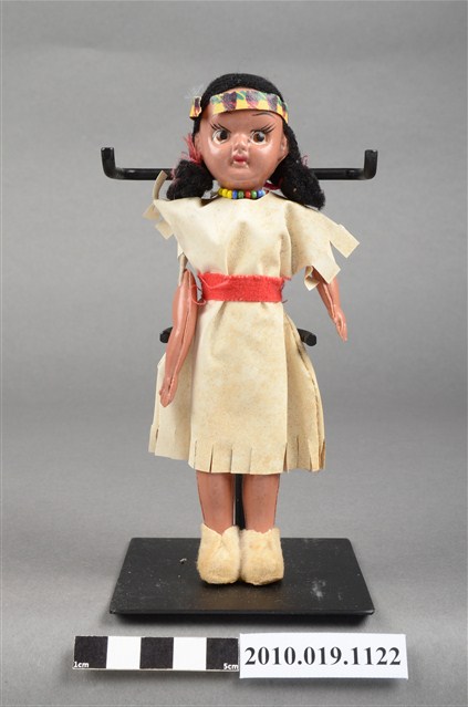 白色服飾女孩玩偶 (共9張)