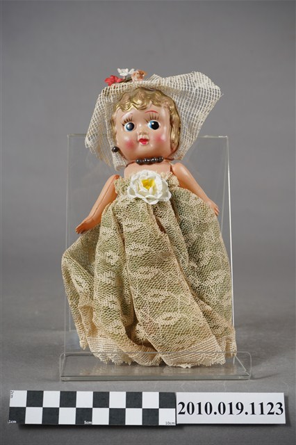 金髮藍眼新娘玩偶 (共9張)