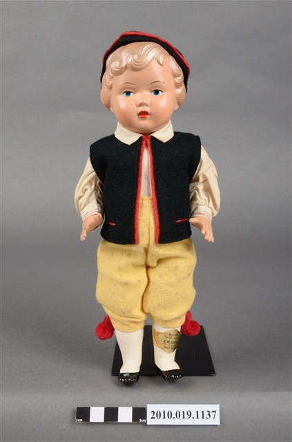 金髮藍眼男孩玩偶 (共9張)