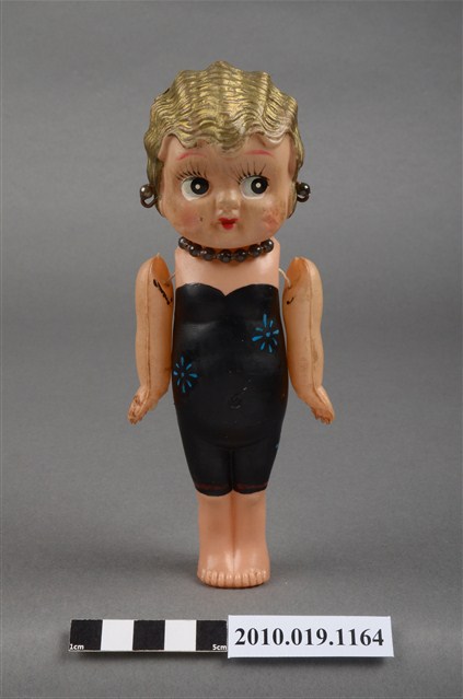 金色波浪短髮女孩玩偶 (共9張)