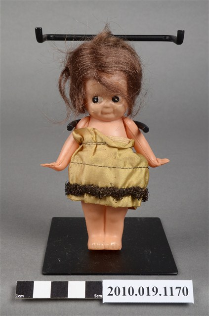 棕髮女孩玩偶 (共9張)