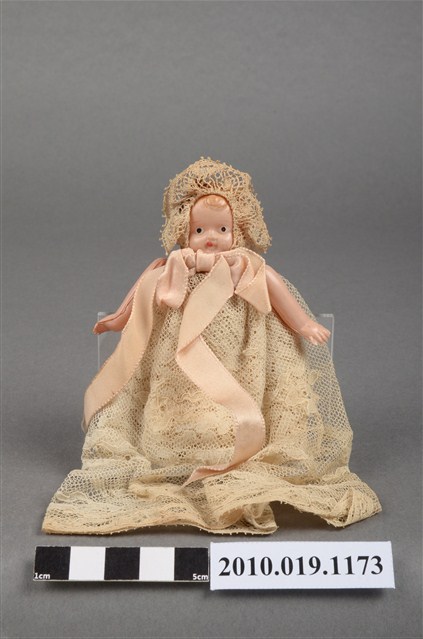 金色捲髮嬰兒玩偶 (共9張)