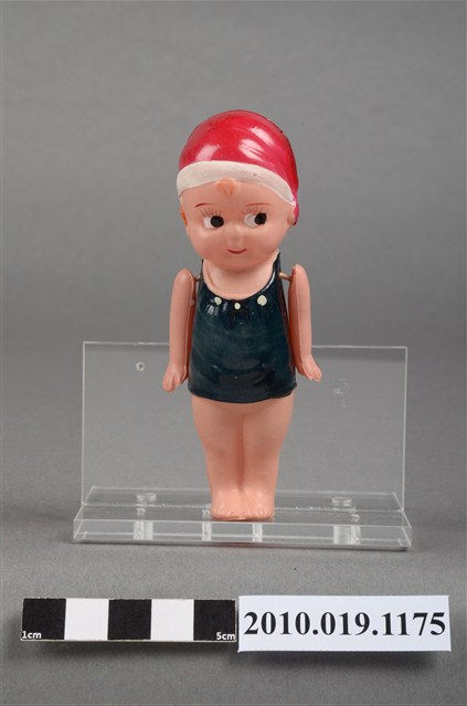 藍黑色背心女孩玩偶 (共9張)